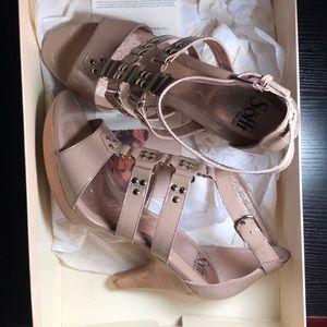 Sofft Castello platform heel with buckle, sand